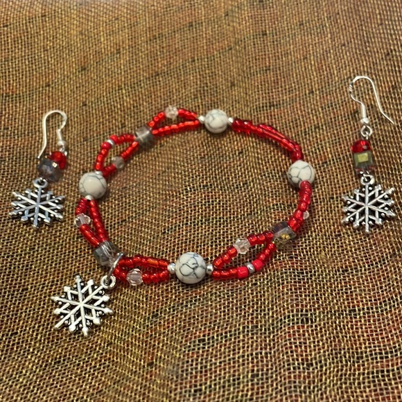 2/25 Handmade Silvertone Red & Clear Beads Bracelet & Earrings w Snowflake Theme - Picture 2 of 7